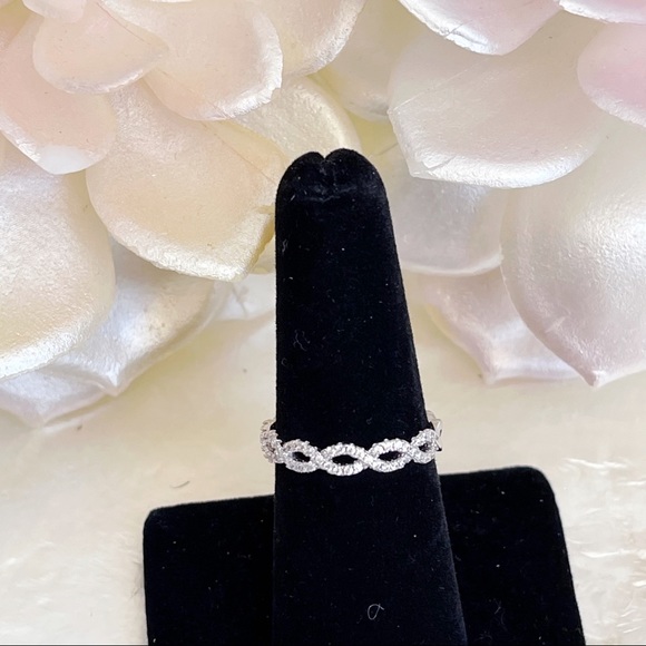 925 Sterling Silver CZ Infinity Wedding Ring Sz 7